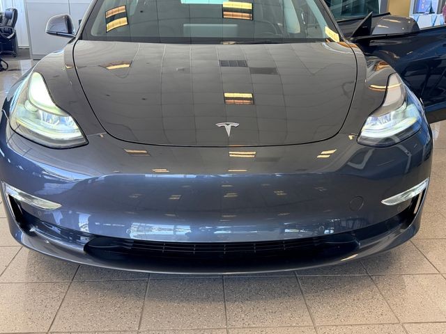Tesla Model 3 Vehicle Full-screen Gallery Image 18
