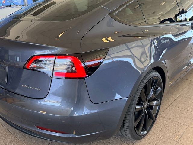 Tesla Model 3 Vehicle Full-screen Gallery Image 20
