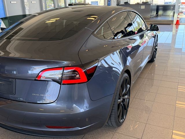 Tesla Model 3 Vehicle Full-screen Gallery Image 21