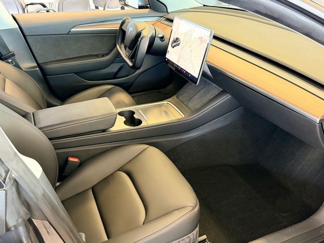 Tesla Model 3 Vehicle Full-screen Gallery Image 23