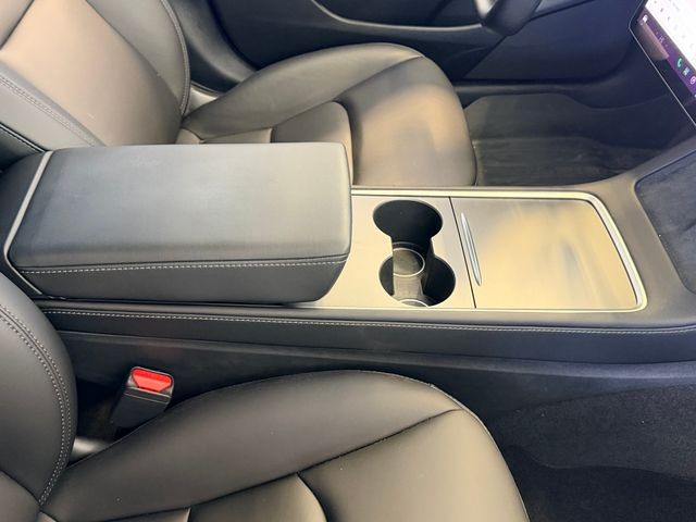 Tesla Model 3 Vehicle Full-screen Gallery Image 24