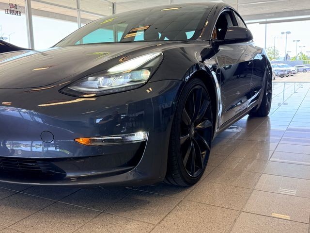 Tesla Model 3 Vehicle Full-screen Gallery Image 26