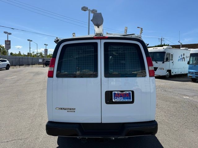Chevrolet Express Cargo Van Vehicle Full-screen Gallery Image 04