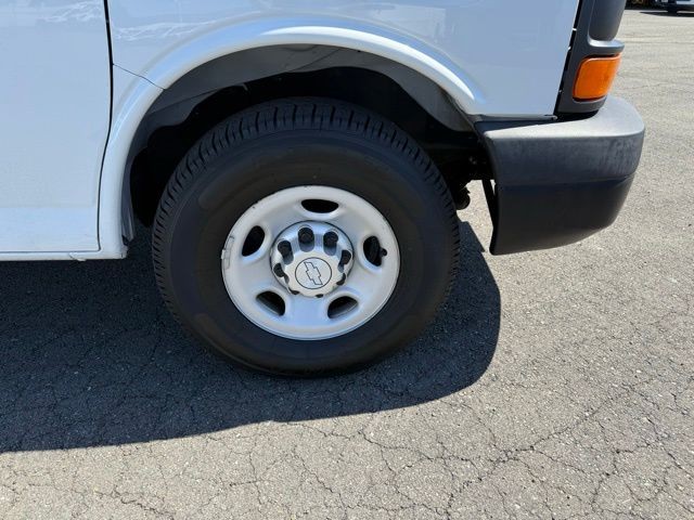 Chevrolet Express Cargo Van Vehicle Full-screen Gallery Image 11