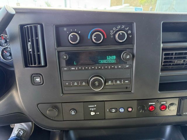 Chevrolet Express Cargo Van Vehicle Full-screen Gallery Image 14