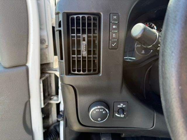 Chevrolet Express Cargo Van Vehicle Full-screen Gallery Image 16