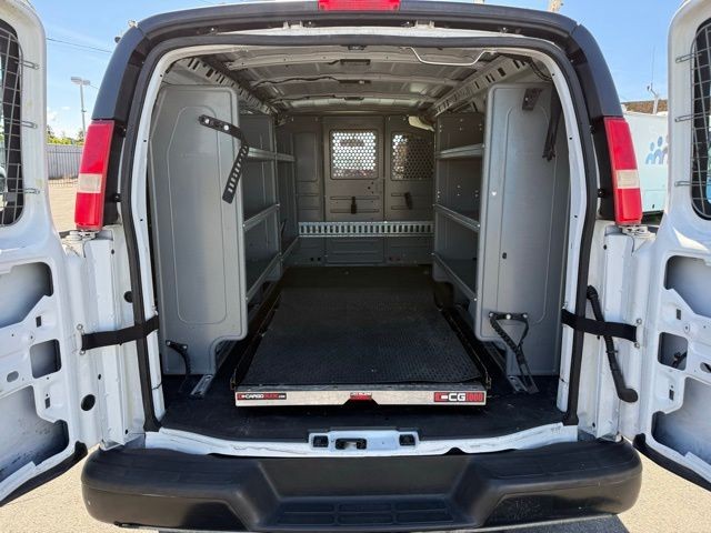 Chevrolet Express Cargo Van Vehicle Full-screen Gallery Image 19