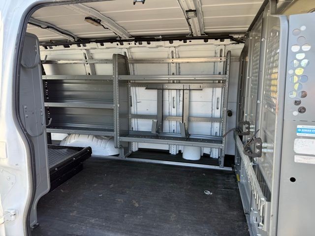 Chevrolet Express Cargo Van Vehicle Full-screen Gallery Image 21