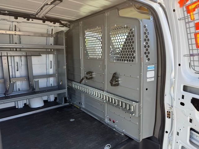 Chevrolet Express Cargo Van Vehicle Full-screen Gallery Image 22