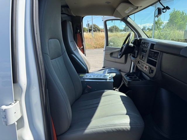 Chevrolet Express Cargo Van Vehicle Full-screen Gallery Image 23