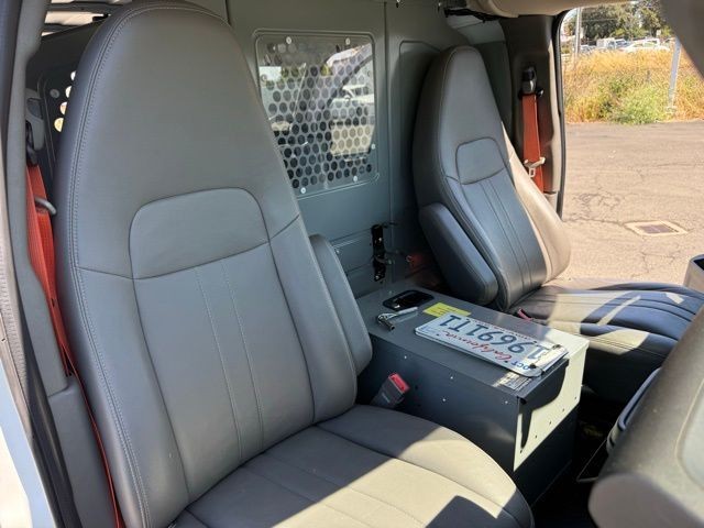 Chevrolet Express Cargo Van Vehicle Full-screen Gallery Image 24