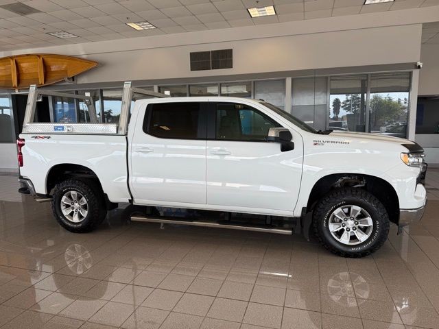 Chevrolet Silverado 1500 Vehicle Full-screen Gallery Image 02