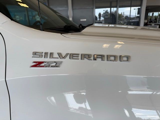 Chevrolet Silverado 1500 Vehicle Full-screen Gallery Image 12