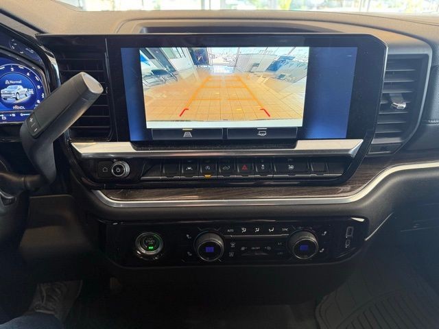 Chevrolet Silverado 1500 Vehicle Full-screen Gallery Image 16