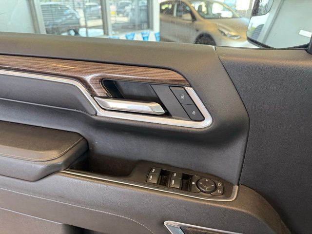 Chevrolet Silverado 1500 Vehicle Full-screen Gallery Image 19