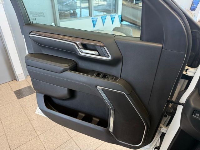 Chevrolet Silverado 1500 Vehicle Full-screen Gallery Image 20