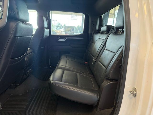 Chevrolet Silverado 1500 Vehicle Full-screen Gallery Image 21