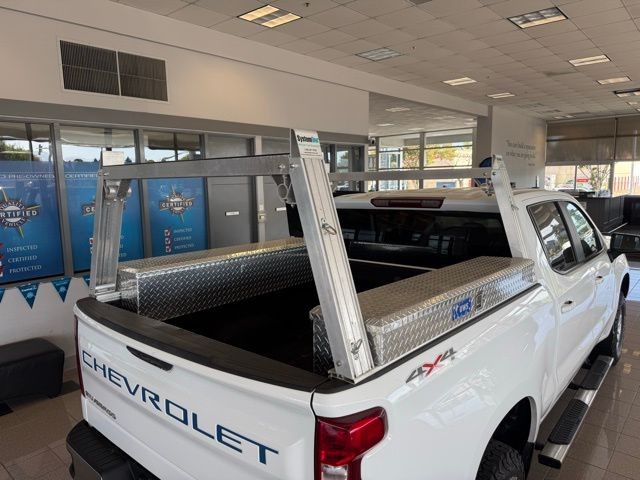 Chevrolet Silverado 1500 Vehicle Full-screen Gallery Image 22