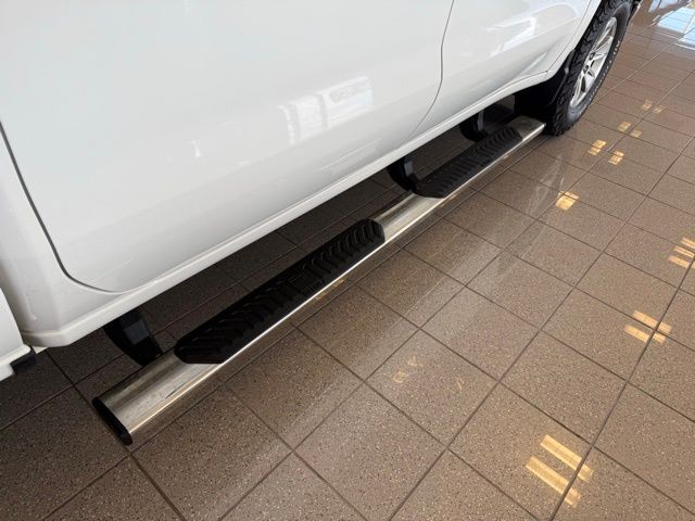 Chevrolet Silverado 1500 Vehicle Full-screen Gallery Image 23