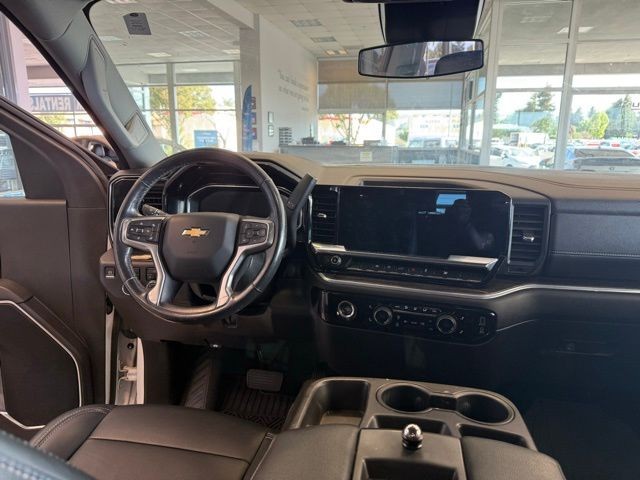 Chevrolet Silverado 1500 Vehicle Full-screen Gallery Image 26