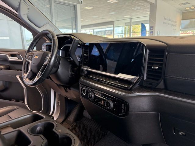 Chevrolet Silverado 1500 Vehicle Full-screen Gallery Image 28