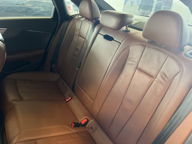 Audi A4 Vehicle Full-screen Gallery Image 19