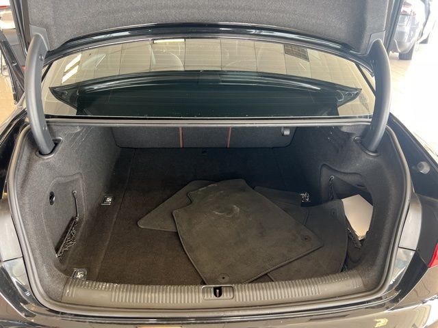 Audi A4 Vehicle Full-screen Gallery Image 20