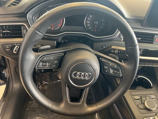 Audi A4 Vehicle Full-screen Gallery Image 21