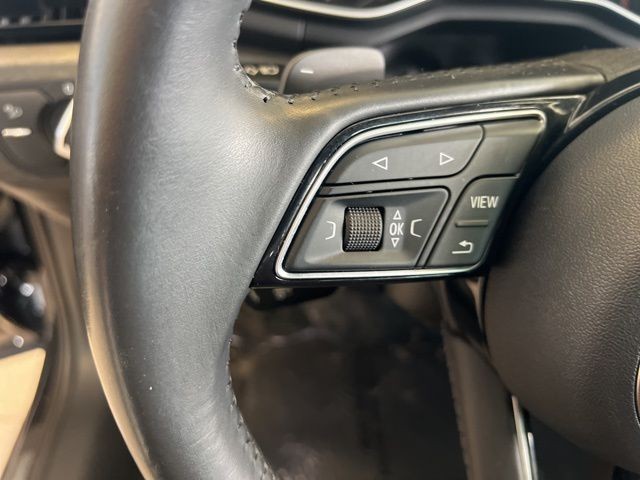 Audi A4 Vehicle Full-screen Gallery Image 22
