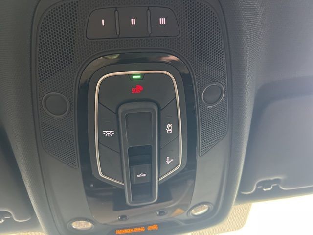 Audi A4 Vehicle Full-screen Gallery Image 29