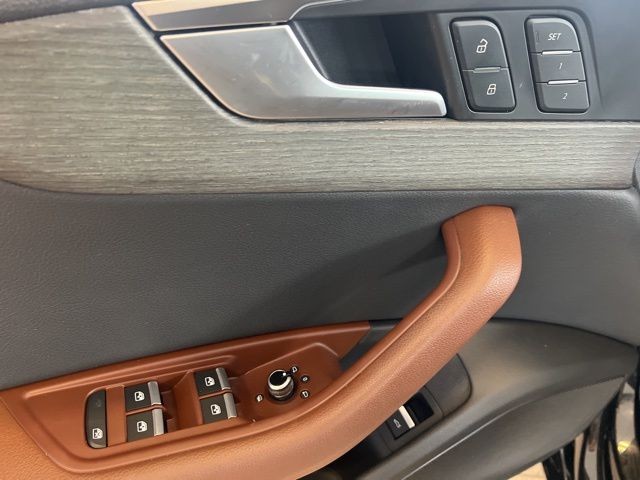 Audi A4 Vehicle Full-screen Gallery Image 31