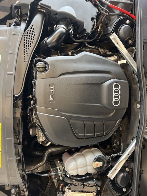 Audi A4 Vehicle Full-screen Gallery Image 32