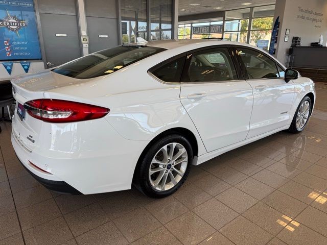 Ford Fusion Hybrid Vehicle Full-screen Gallery Image 03