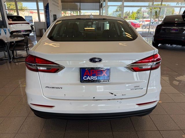 Ford Fusion Hybrid Vehicle Full-screen Gallery Image 04