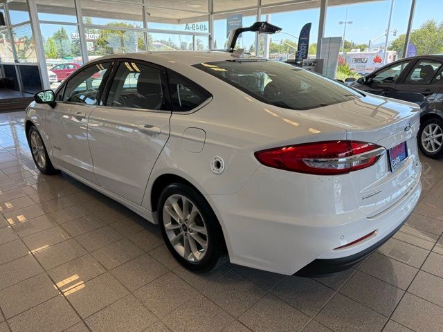 Ford Fusion Hybrid Vehicle Full-screen Gallery Image 05