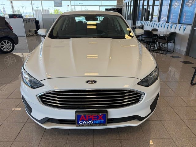 Ford Fusion Hybrid Vehicle Full-screen Gallery Image 07
