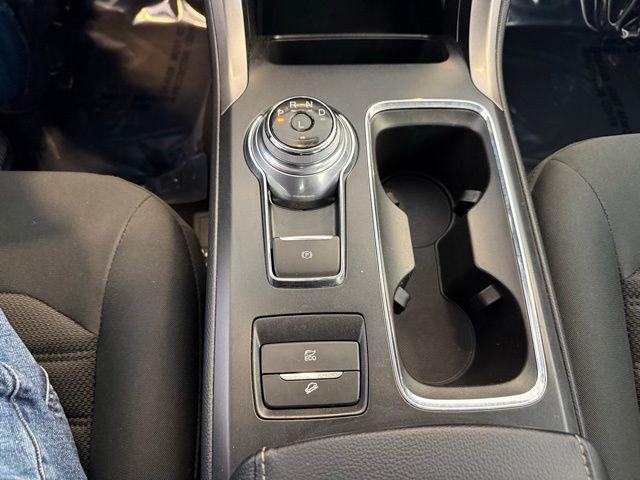 Ford Fusion Hybrid Vehicle Full-screen Gallery Image 16