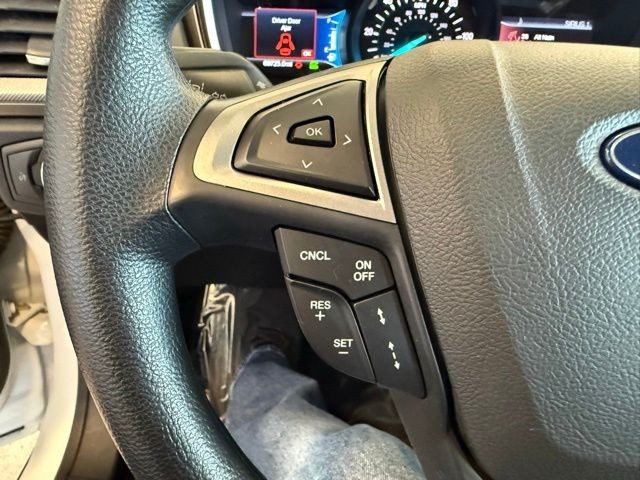 Ford Fusion Hybrid Vehicle Full-screen Gallery Image 18