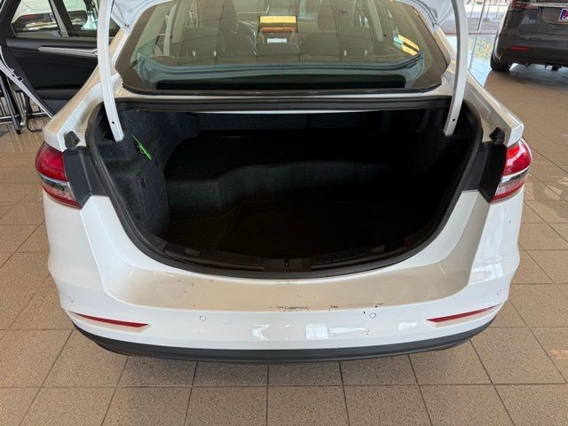 Ford Fusion Hybrid Vehicle Full-screen Gallery Image 22