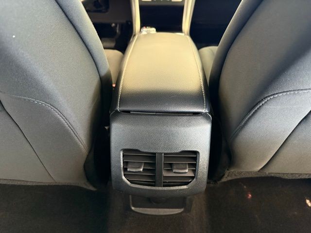 Ford Fusion Hybrid Vehicle Full-screen Gallery Image 24