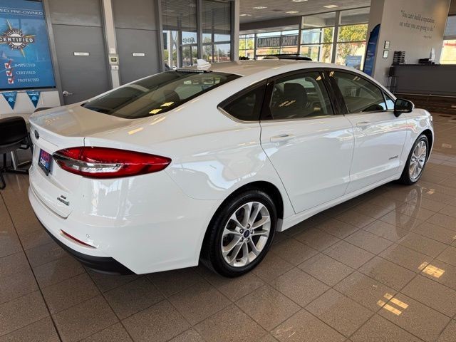 Ford Fusion Hybrid Vehicle Full-screen Gallery Image 03