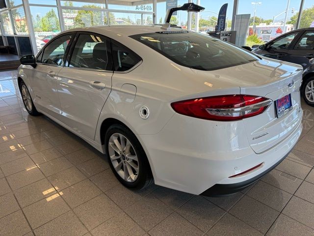 Ford Fusion Hybrid Vehicle Full-screen Gallery Image 05