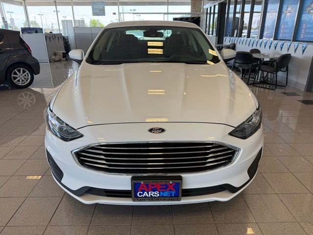 Ford Fusion Hybrid Vehicle Full-screen Gallery Image 07