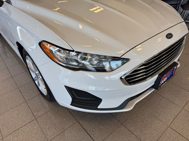 Ford Fusion Hybrid Vehicle Full-screen Gallery Image 08