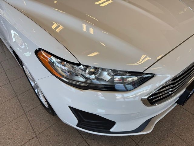 Ford Fusion Hybrid Vehicle Full-screen Gallery Image 09