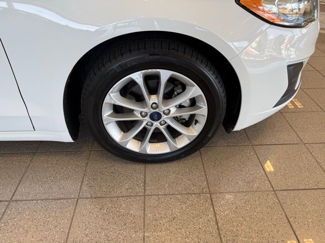 Ford Fusion Hybrid Vehicle Full-screen Gallery Image 10