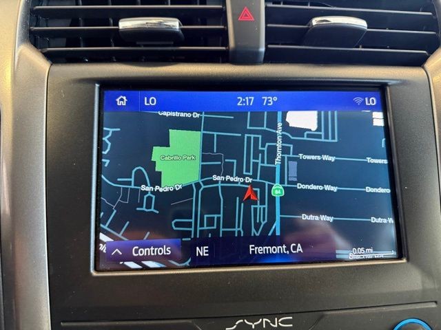 Ford Fusion Hybrid Vehicle Full-screen Gallery Image 15