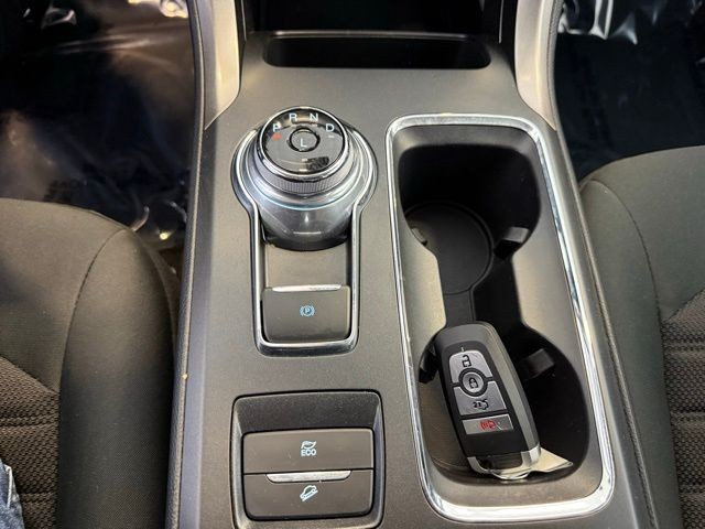 Ford Fusion Hybrid Vehicle Full-screen Gallery Image 17