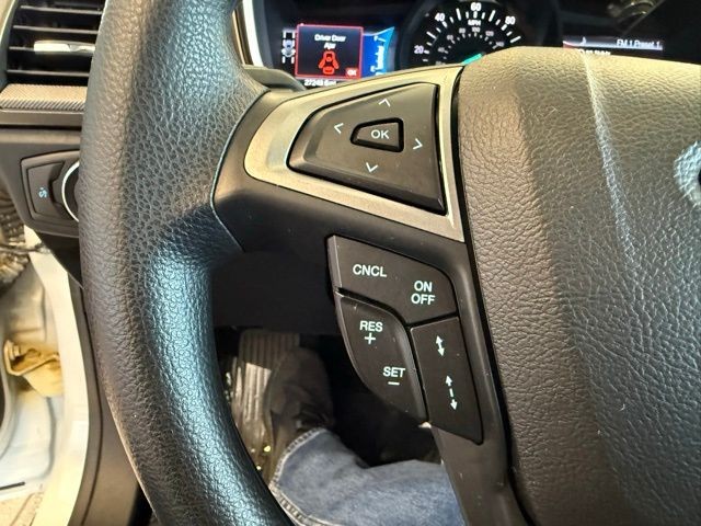 Ford Fusion Hybrid Vehicle Full-screen Gallery Image 19