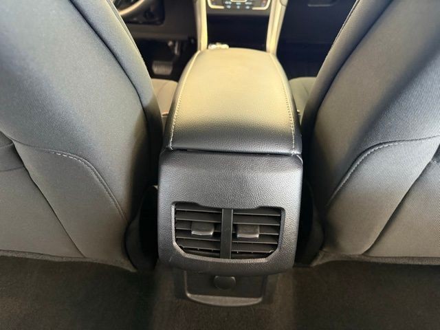 Ford Fusion Hybrid Vehicle Full-screen Gallery Image 25